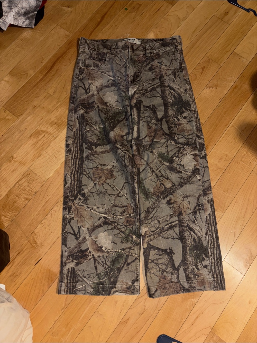 Hollister super baggy camo jeans 32/30
